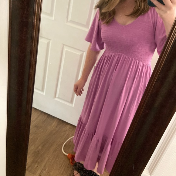 Kate Quinn Bamboo Women’s Flutter Sleeve Smocked Midi Dress in Vibrant Orchid - Picture 6 of 7